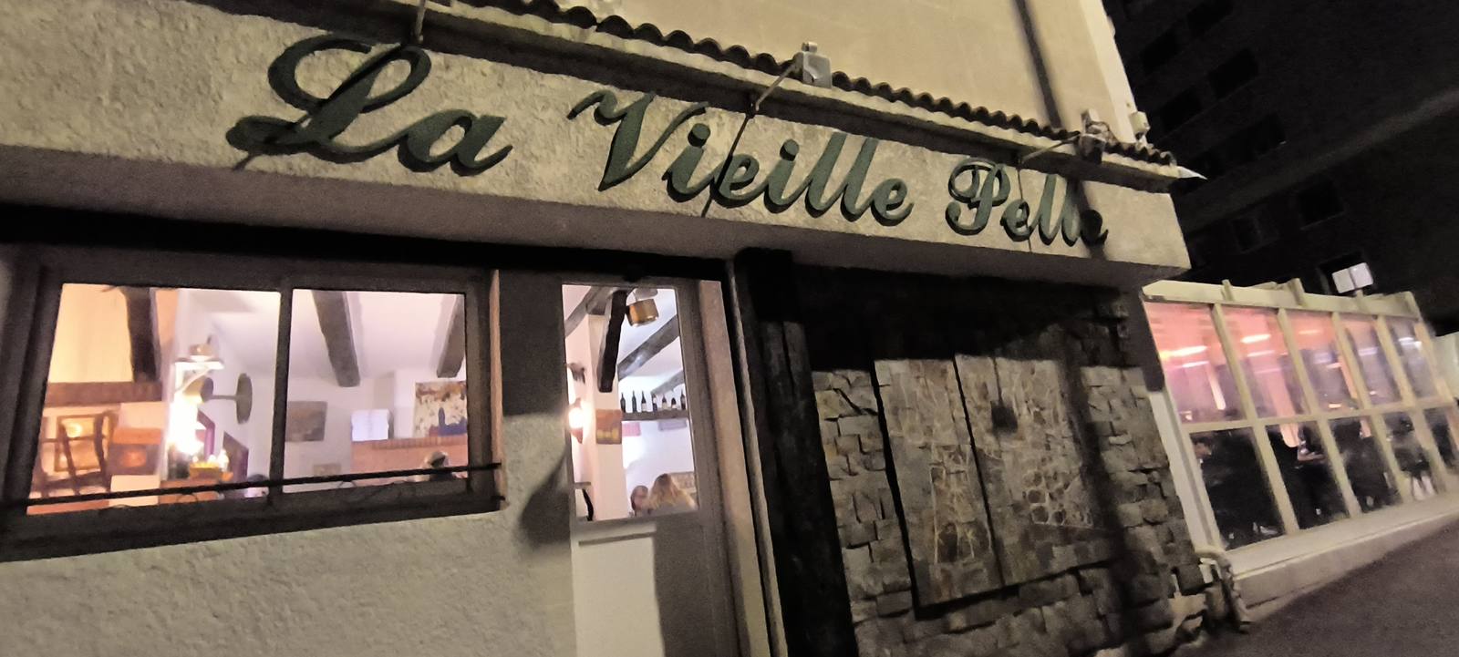 La Vieille Pelle — façade du restaurant, avenue de Saint-Jean à Marseille